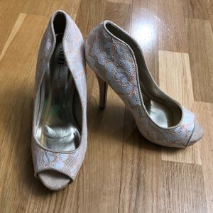 Shi by Journeys lace heels